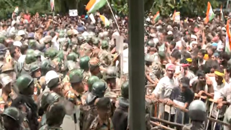 India News | Jharkhand Police Resort to Lathi Charge During 'Vidhan Sabha Gherao' March Against Exam Irregularities