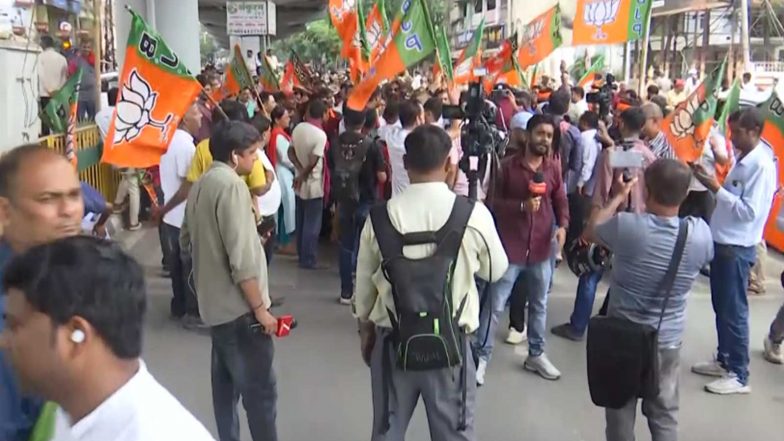 India News | Jharkhand Bandh: BJP Workers Block Ratu Road in Ranchi Against Alleged Police Action on Students