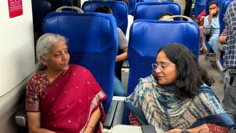 India News | Nirmala Sitharaman Travels to Jaipur by Vande Bharat, Interacts with Students and Young Media Professionals