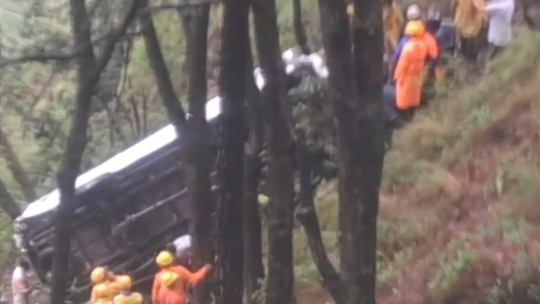 India News | Uttarakhand: Around 20 Tourists Injured as Tempo Traveller Falls into Gorge in Nainital
