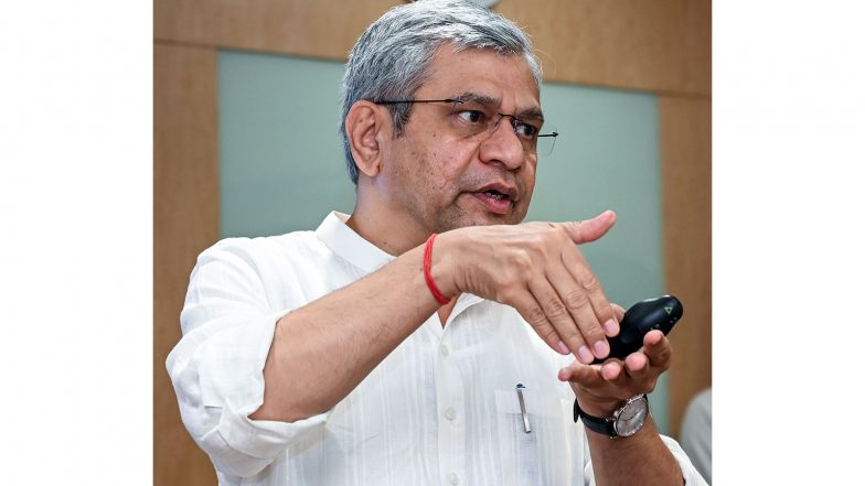 India News | Railway Minister Reviews Progress of Passenger Holding Areas at Anand Vihar and Udhna Stations