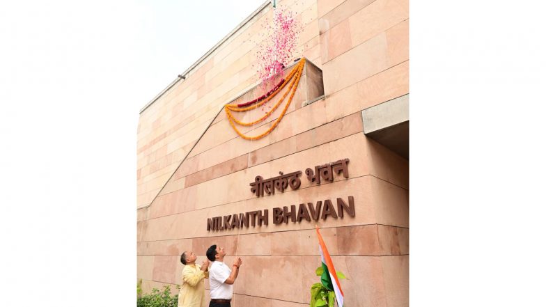 India News | Tricolour Hoisted at Neelkanth Bhavan, Kashi Vishwanath Dham on 80th Independence Day