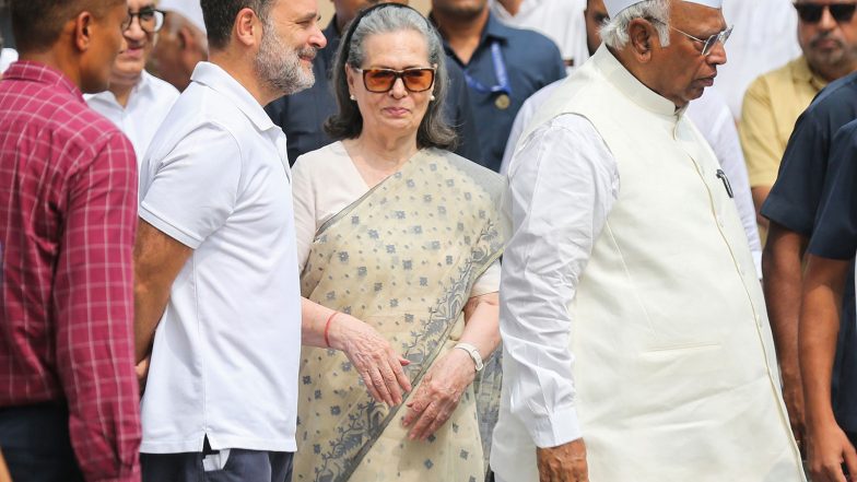 India News | Delhi Police Probes Complaint Against Sonia, Rahul Gandhi over Vande Mataram Row
