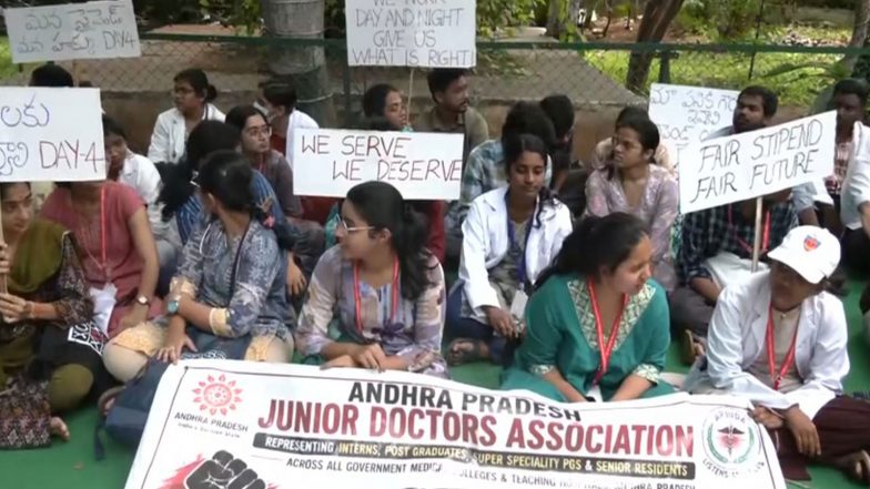India News | Junior Doctors in Andhra Pradesh Intensify Protest; Boycott Emergency Services and ICUs After 8 Days of Strike