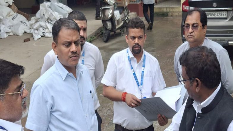 India News | UP: Varanasi Div Commissioner Inspects LBS Airport Expansion, Ganjari Cricket Stadium During Field Visit