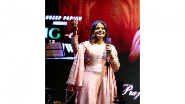 Business News | Singer Prajakta Satardekar Brings Bollywood's Timeless Melodies to Life at Rang-E-Bollywood
