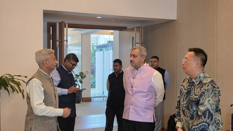 World News | Singapore to Hold 4th India-Singapore Ministerial Roundtable on Aug 20; EAM Jaishankar Arrives Ahead of Delegation