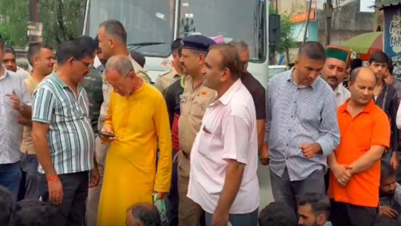 India News | Himachal Pradesh: Fruit Seller Stabbed to Death in Sirmaur Parking Lot