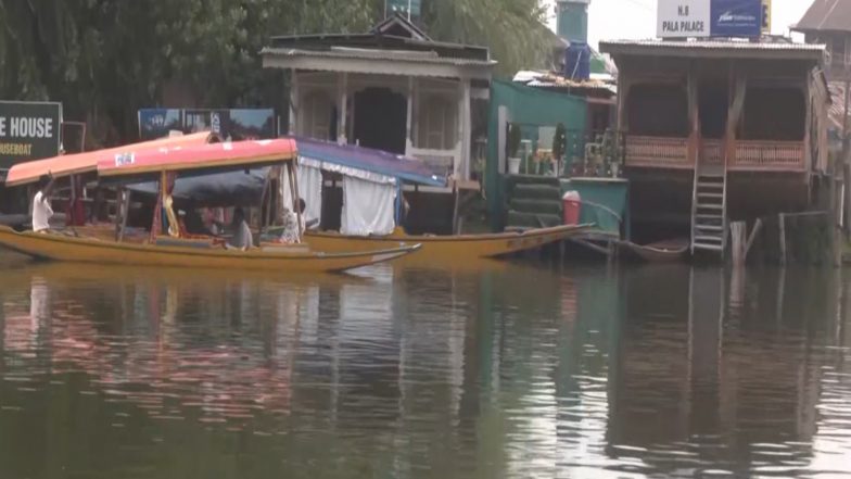 Entertainment News |  Tourists Soak in Srinagar's Scenic Beauty During Shikara Rides on Dal Lake