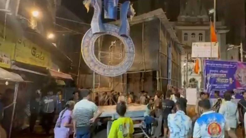India News | 2 Dead, Five Injured After Ganpati Idol Falls During Arrival Procession in Mumbai's Bhuleshwar