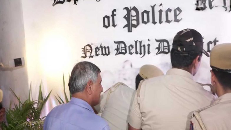 India News | Man Arrested for Graffiti on Parliament Street Police Station Wall During Rahul Gandhi's Aug 21 Protest