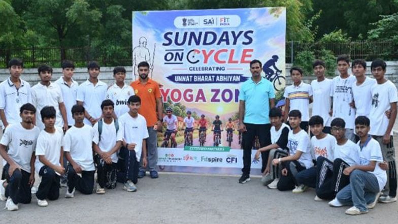 Sports News | School Children Participate in 87th Fit India Sundays on Cycle