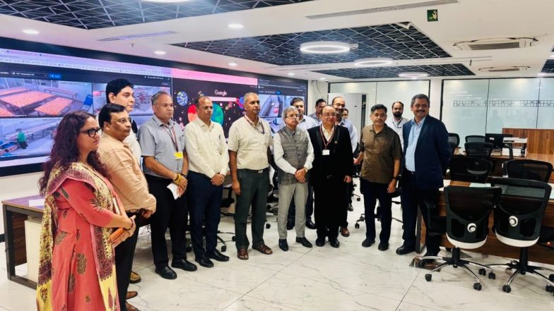 Business News | Railway Board Chairman Reviews IRCTC's Central War Room in Delhi, Praises Strong Monitoring and Food Quality Check