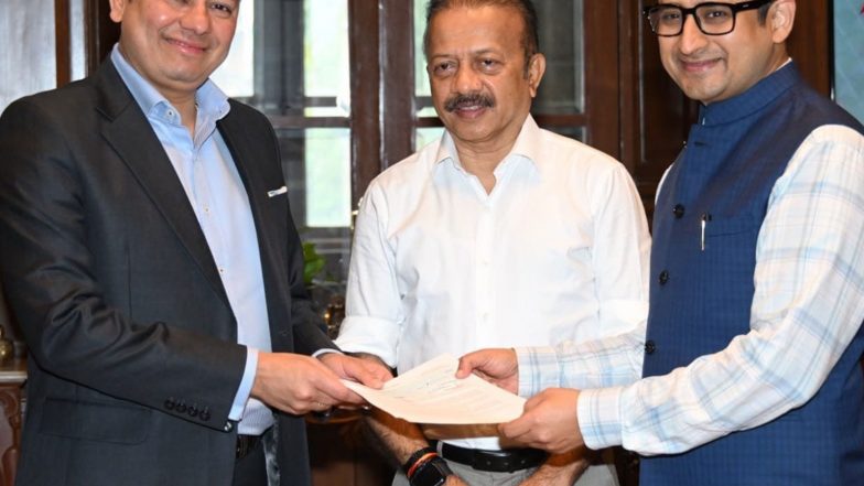 India News | Pranav Adani Contributes Rs 15 Crore for Adding 100 New Cars to Mumbai Police Fleet, Salutes Its Work to Keep City Safe