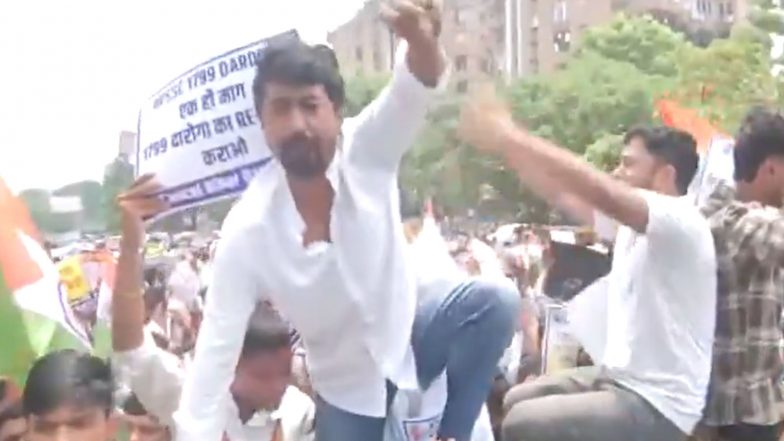 India News | Bihar: Students Break Barricades During March to Raj Bhavan, Demand Cancellation of 70th BPSC Exam