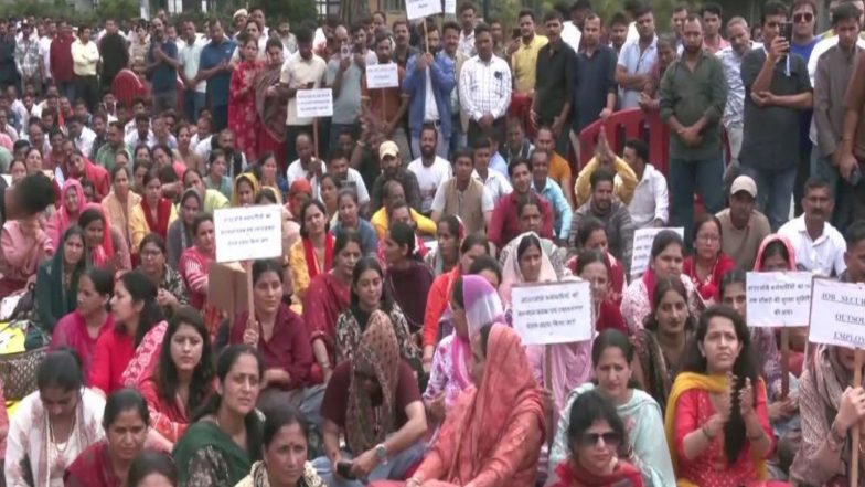 India News | Himachal: Outsourced Employees Hold Vidhan Sabha Gherao in Shimla, Seek Job Security, Equal Pay