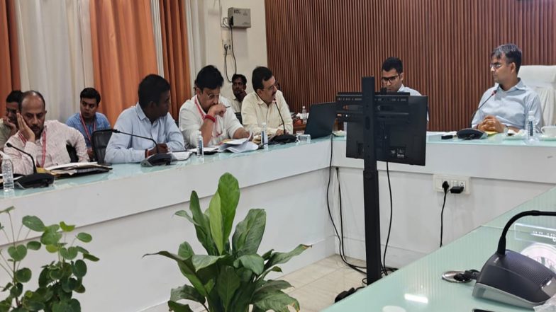 India News | Uttar Pradesh: DM Satyendra Kumar Chairs Review Meeting as Varanasi Ranks Fifth in Health Dashboard Ranking