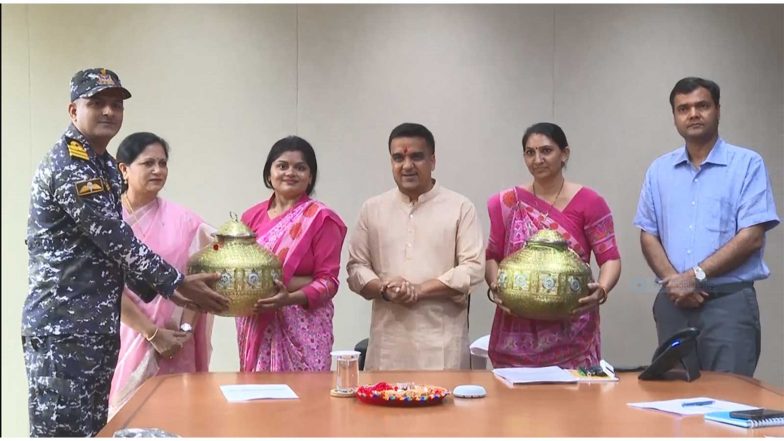 India News | Gujarat Anganwadi Workers Send over 4.50 Lakh Rakhis to Soldiers Guarding Nation's Borders