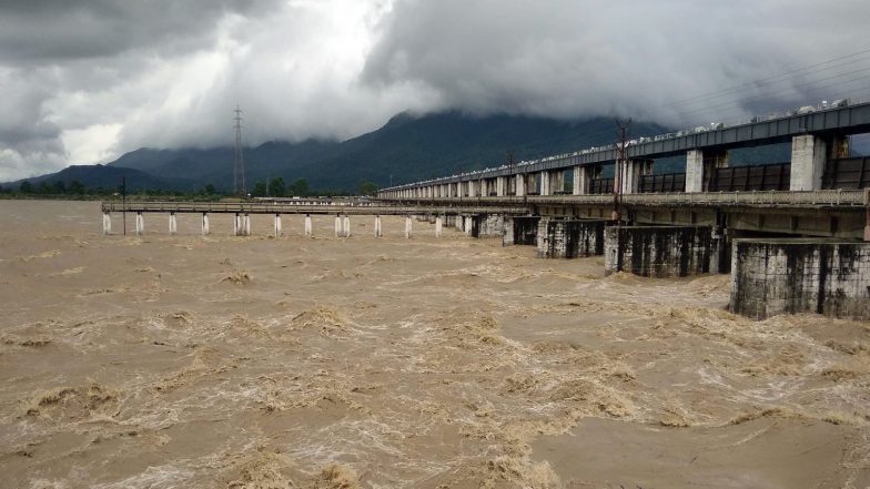 India News | Bihar on Alert as Gandak River Water Level Rises, Poses Flash-flood Risk; Chief Secretary Chairs High-level Meet