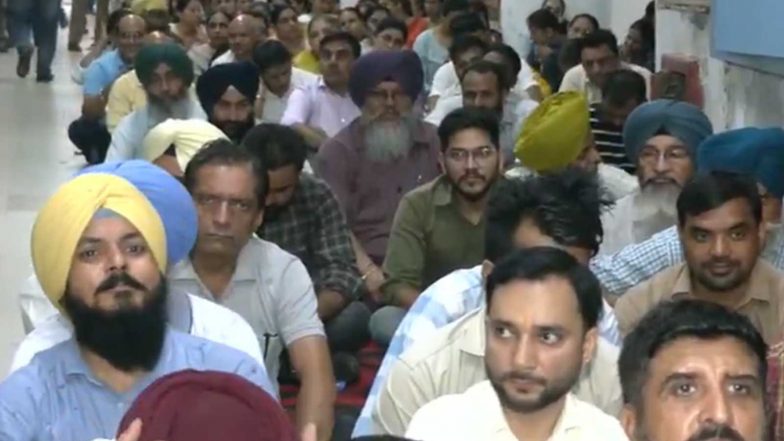 India News | Punjab: State Secretariat Shut as Employees Stage Mass Leave over Pending DA; Congress Backs Protest
