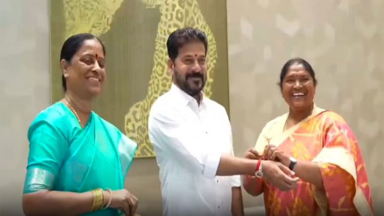 India News | Nation Celebrates Raksha Bandhan with Traditional Gaiety; Eco-friendly Floral Rakhis Trend in Lucknow's 'Phoolon Wali Gali'
