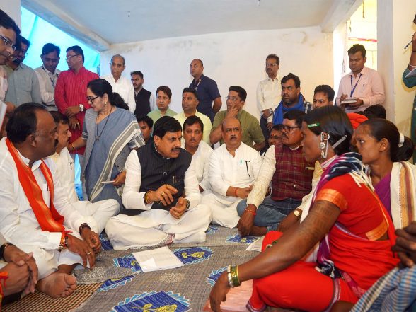 印度新闻| MP CM Mohan Yadav 与昔日受纳萨尔影响的巴拉加特镇的村民互动,宣布 22.5 亿卢比的发展计划