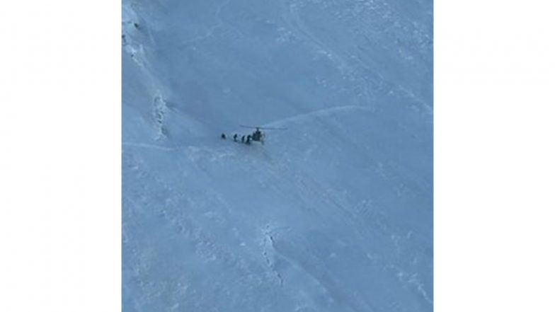 India News | Indian Army Aviation Pilots Execute High-altitude Rescue at 18,600 Feet Near Nun Kun