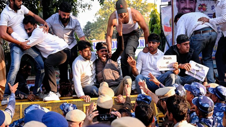 India News | Delhi: IYC Stages Protest Outside RSS Headquarters Against BJP-RSS Discriminatory Mindset