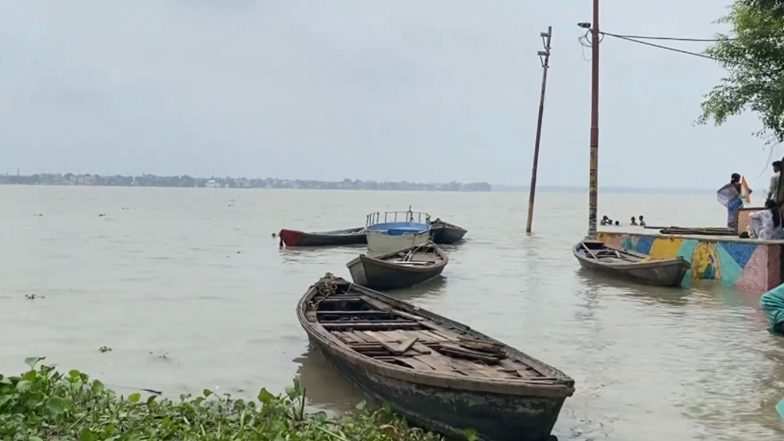India News | Flood Situation Worsens in Prayagraj; Jhunsi-Jaunpur Main Road Submerged, over 20 Villages Face Connectivity Crisis