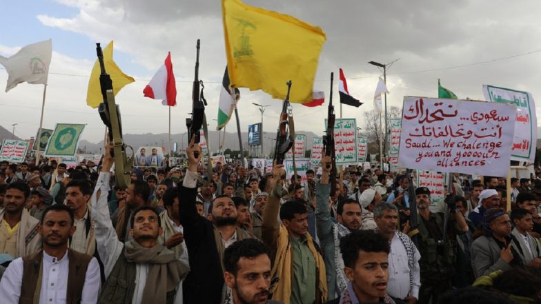Houthi Missile Attack Kills 4 on Vessel in Bab el-Mandeb Strait, 3 Ballistic Missiles Fired
