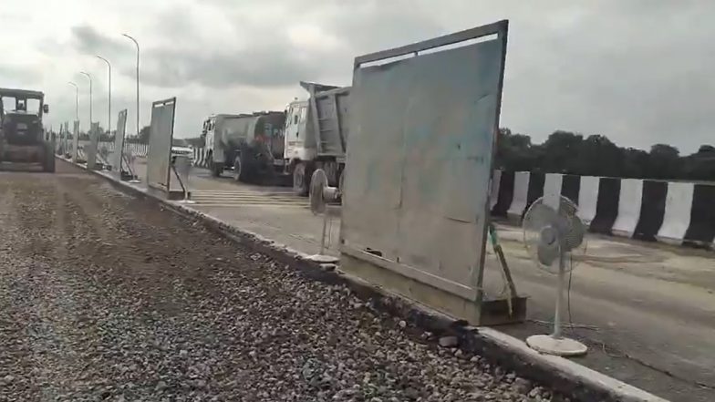 Lucknow-Kanpur Expressway Repairs: Akhilesh Yadav Mocks Use of Pedestal Fans To Dry Road After Video Goes Viral