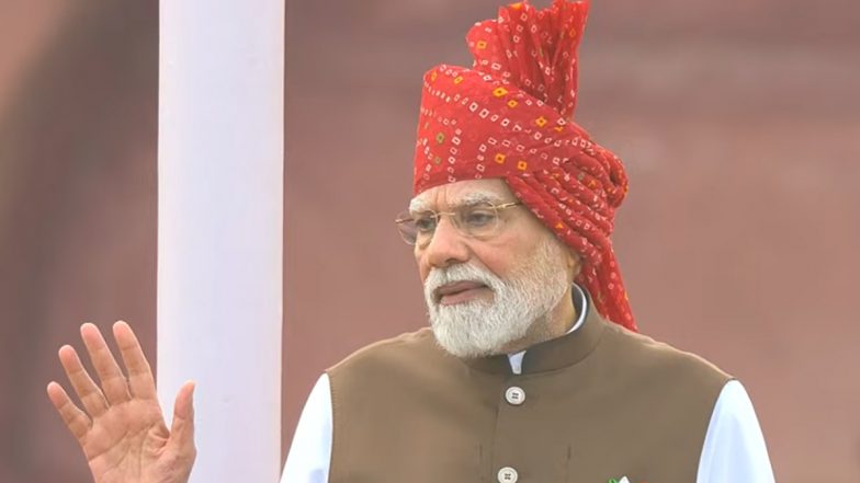 PM Narendra Modi Wears Red Tie-and-Dye Turban at 80th Independence Day Celebrations (See Pic)