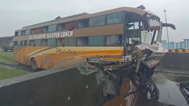 Shajapur Accident: Bus Carrying 40 Passengers Crashes Into Divider, Several Injured