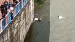 Jhansi Viral Video: Man Jumps From 30-ft Dam Wall for Instagram Reel, Breaks Both Legs.