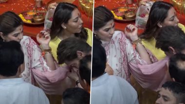 Shah Rukh Khan Trolled for Wiping Face With Manager Pooja Dadlani&rsquo;s Dupatta at Lalbaugcha Raja in Wife Gauri Khan&rsquo;s Presence