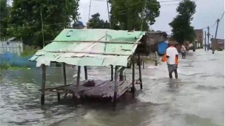 India News | Bihar: Floodwaters Enter Houses in Bhagalpur's Madrauni Village, Locals Seek Shelter on Railway Tracks