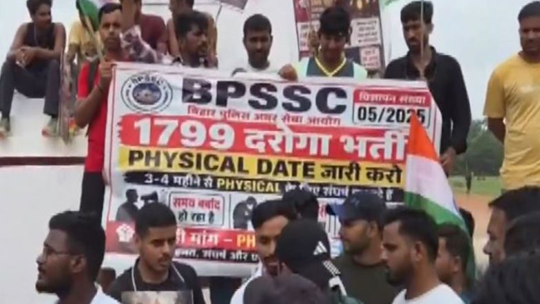 India News | BPSSC Bihar SI Candidates Protest at Gandhi Maidan, Demand Physical Test Dates and Fair Probe