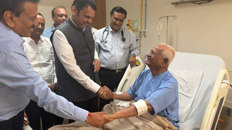 India News | Mumbai: Maharashtra CM Devendra Fadnavis Visits Hospitalised Veteran Activist Anna Hazare
