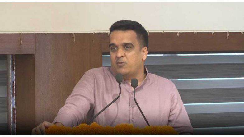 India News | Gujarat: Dy CM Harsh Sanghavi Urges Panchayat Office-bearers to Spend Two Hours Daily Listening to Public, Visit Villages Five Days a Week
