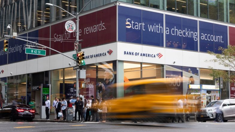 World News | US: Times Square Stabbing Claims Life of Bank of America Executive as Rampage Ends in Police Shooting
