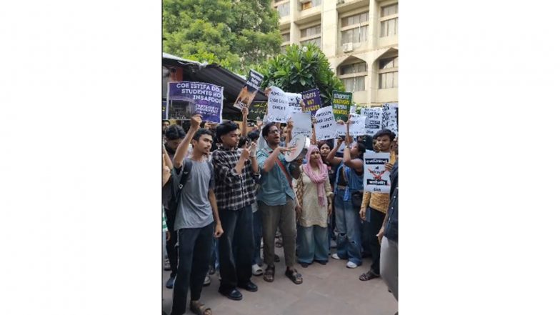 India News | Jamia Millia Islamia Students, AISA Gherao Student Welfare Dean's Office over Spot Registration Admission Scam