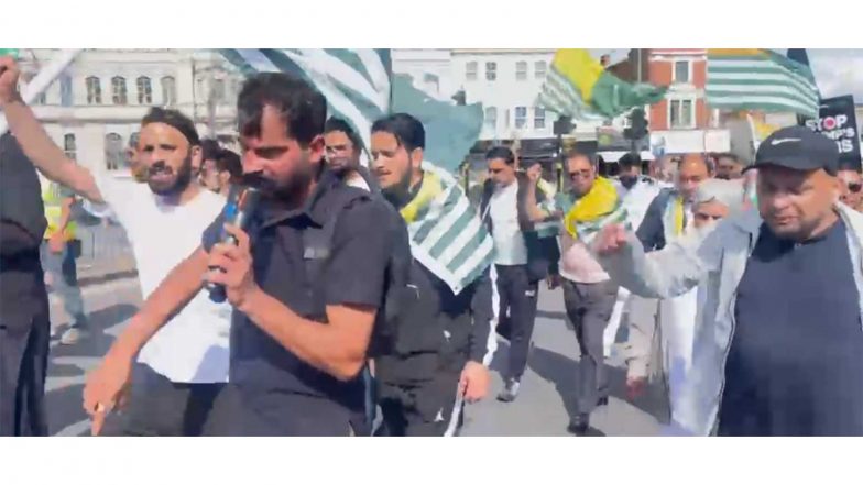 World News | British Kashmiris' Protest Outside Pakistan Consulate Enters Day 84