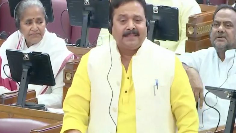 India News | UP Minister Ravindra Jaiswal Reviews Flood Relief Operations, Issues Necessary Directives to Officials