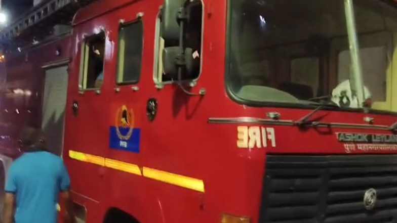 India News | Mumbai: Fire Breaks out in Tourist Bus in Goregaon; No Injuries Reported