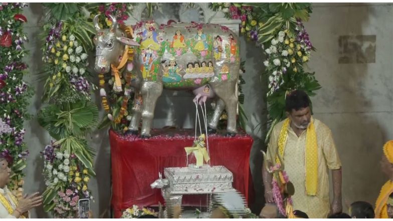India News | Janmashtami Celebrated with Midnight Prayers, Aarti and Festivities Across Country