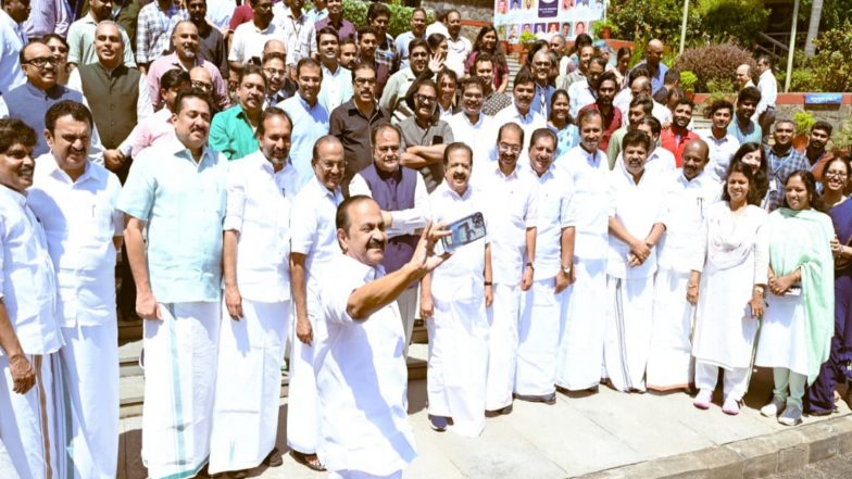 India News | CM Satheesan Takes Selfie with Cabinet Ministers at 'Reimagining Keralam' Workshop