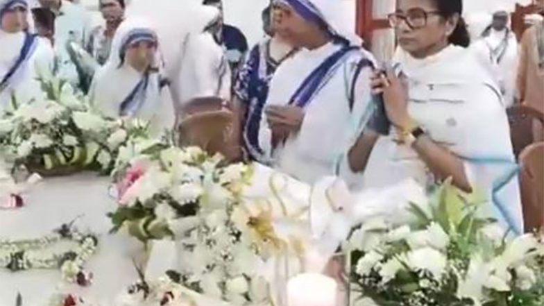 India News | West Bengal: Mamata Banerjee Visits Missionaries of Charity in Kolkata, Pays Tribute to Mother Teresa