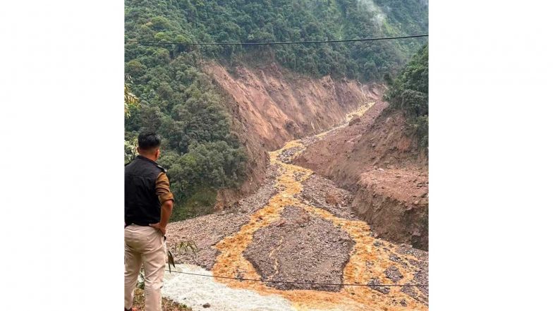 India News | Sikkim: Landslide Temporarily Blocks Teesta and Chyakoong Rivers in Mangan; Partial Flow Continues 