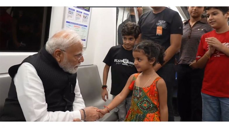 India News | PM Modi Shares Glimpses of His Metro Journey to SRCC Program