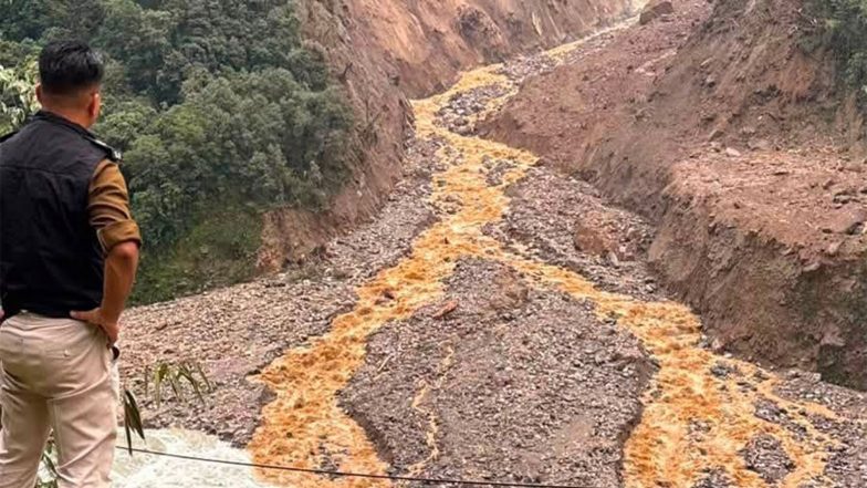 India News | Sikkim Disaster Authority Issues Helpline Numbers After Landslide Partially Blocks Teesta, Chyakoong Rivers 